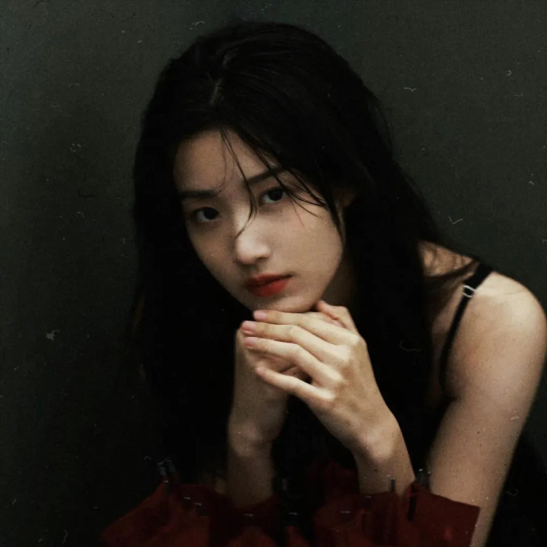 一个年轻的姑娘 封面